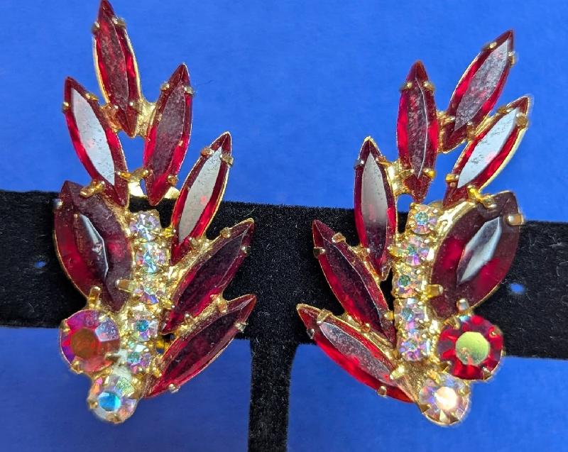 Front view of Red Navettes Earrings Clip