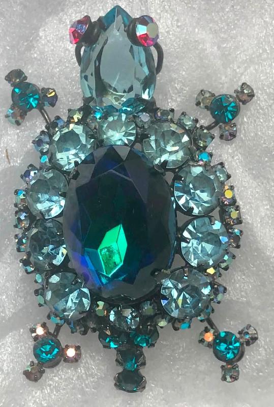Front view of Blue Oval Multi-Color/Shaded Brooch