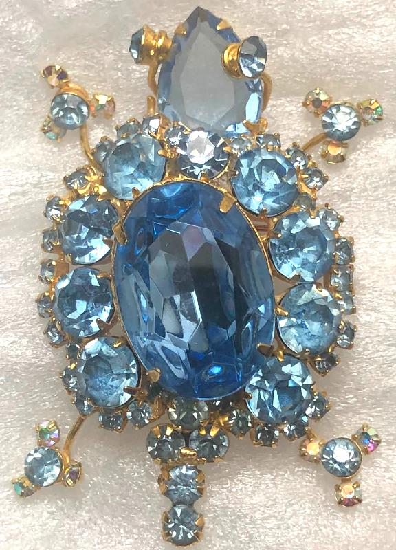 Front view of Blue Oval Brooch