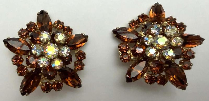 Front view of Topaz Navettes Earrings Clip