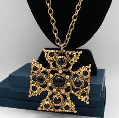 Black (jet) Chatons Only Plastic Necklace