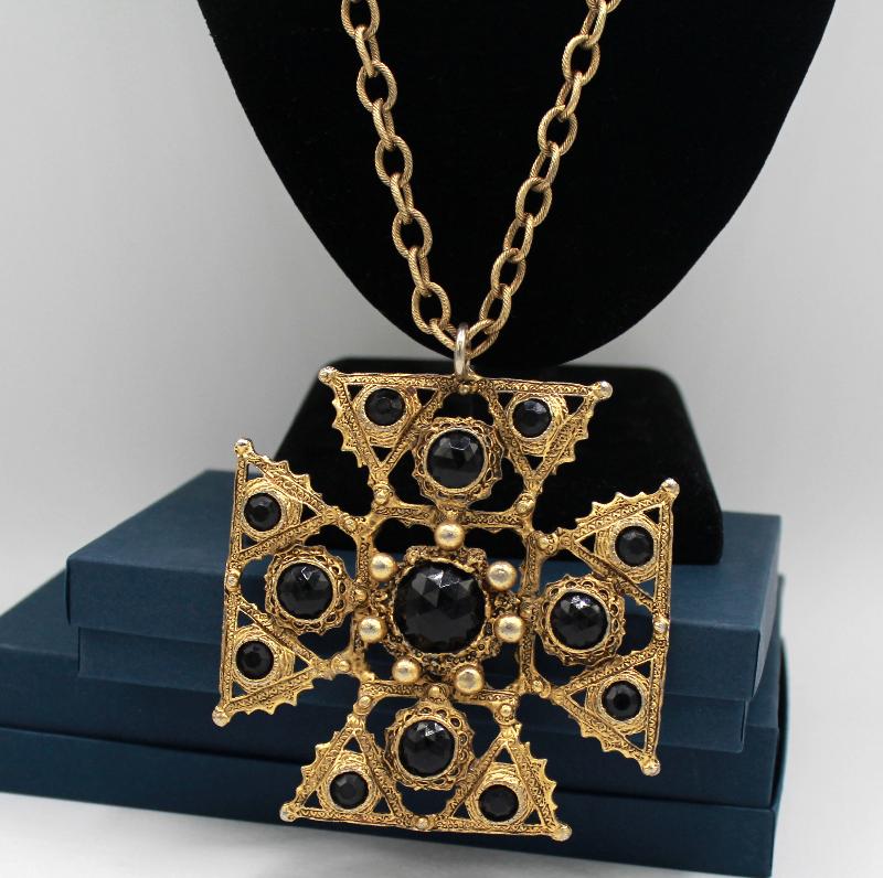 Front view of Black (jet) Chatons Only Plastic Necklace