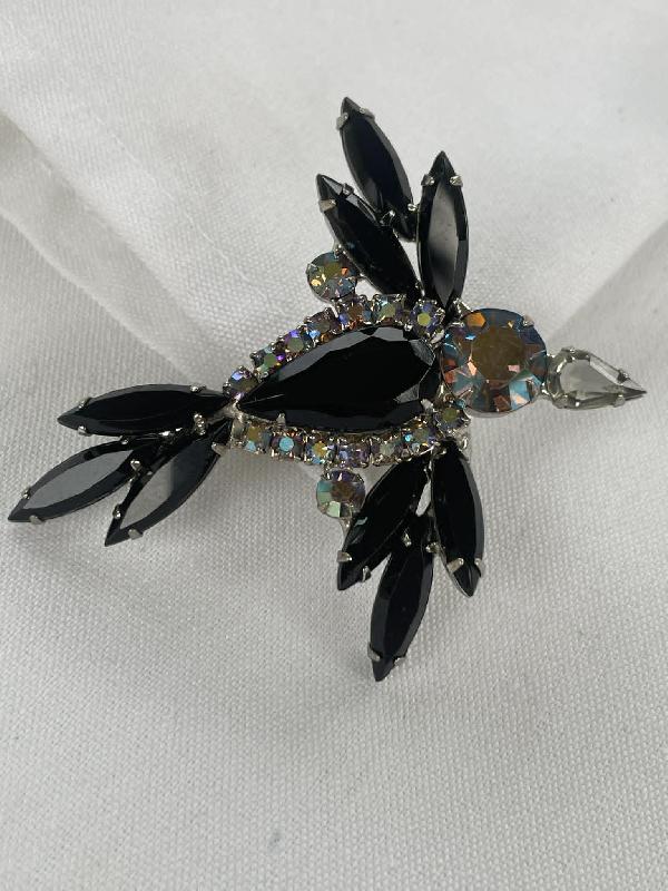Front view of Black (jet) Pear Brooch