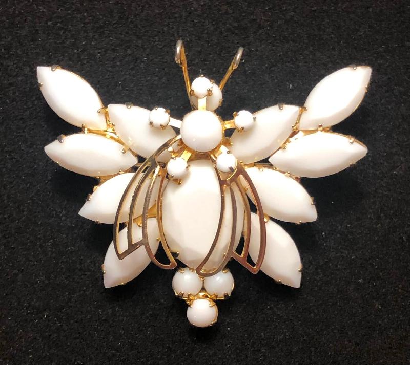 Front view of White (chalk Or Milk) Oval Brooch