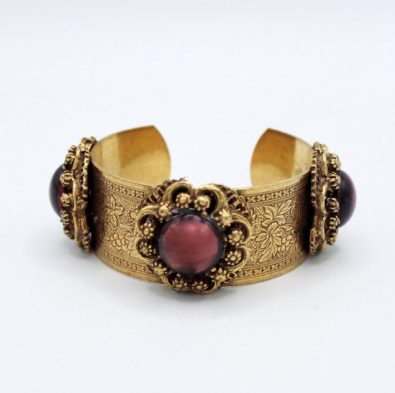Front view of Purple (cardinal) Cabochons Plastic Bracelet Clamper
