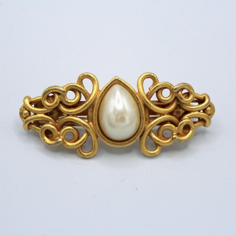 Front view of White (chalk Or Milk) Pear Pearl Other