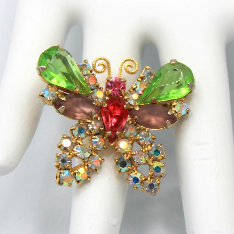 Front view of Pastel Pear Frosted Brooch