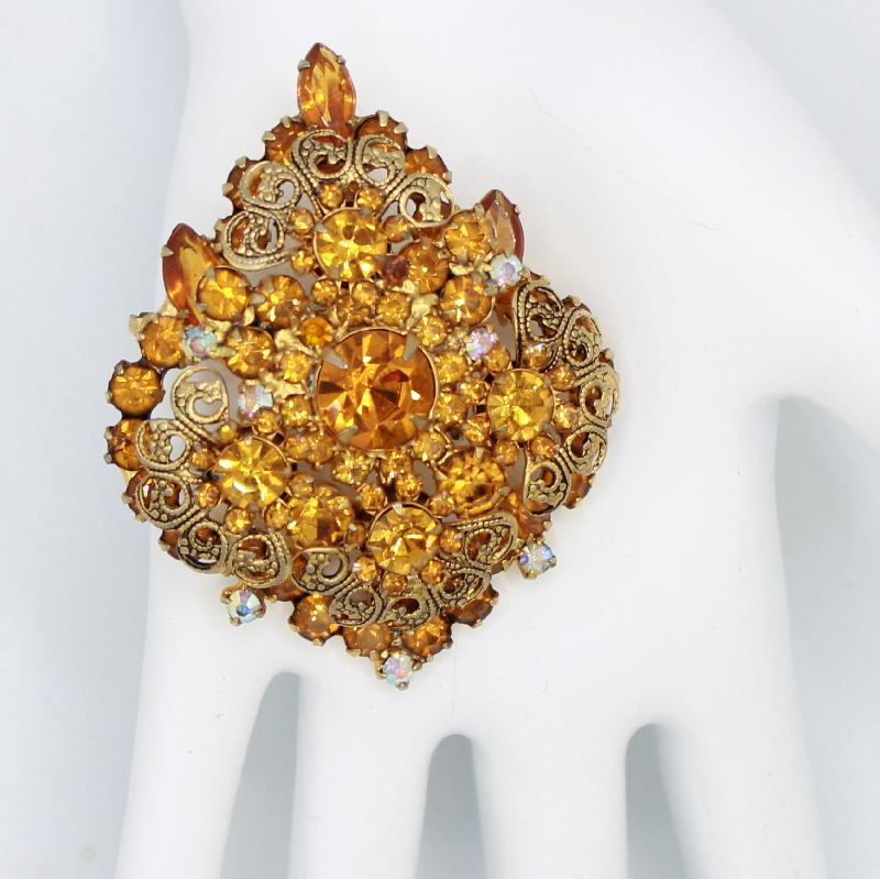 Front view of Topaz Navettes Pin Pendant