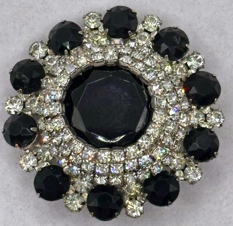 Front view of Black(jet) Dentelle Brooch