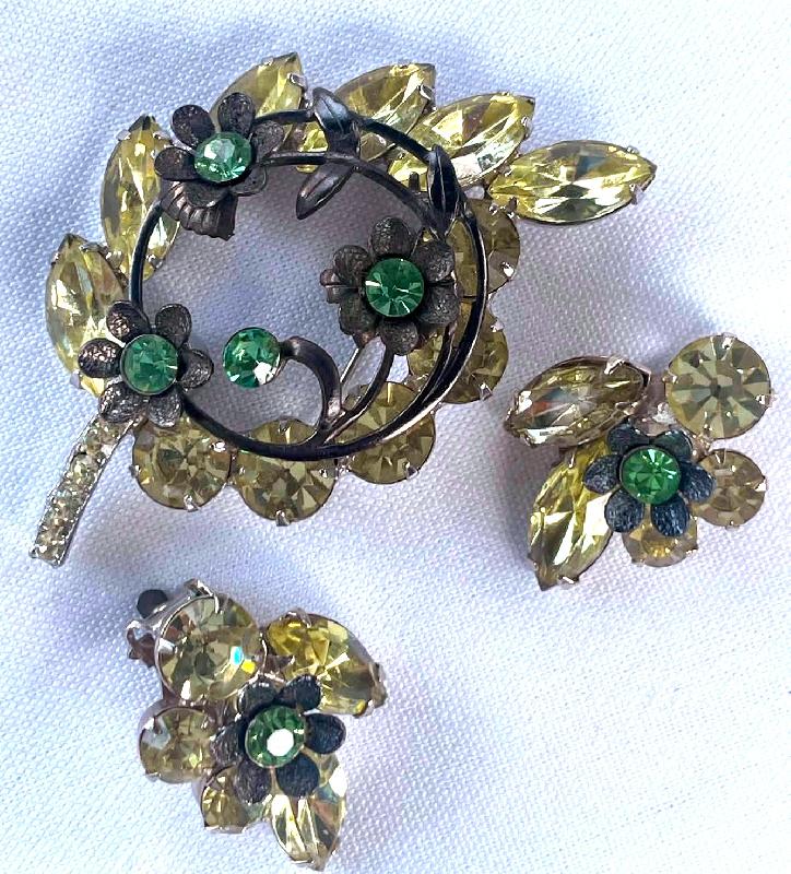 Front view of Yellow Navettes Brooch