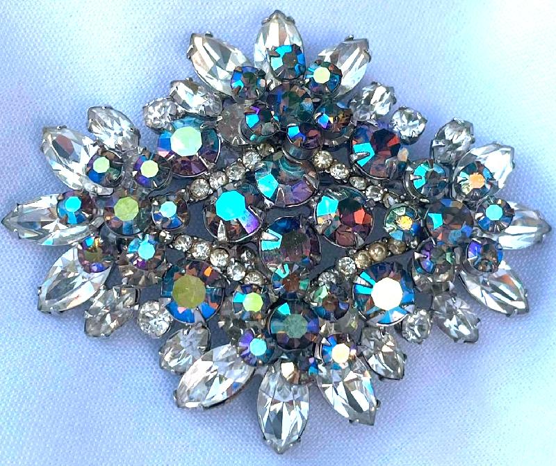 Front view of AB Navettes Brooch