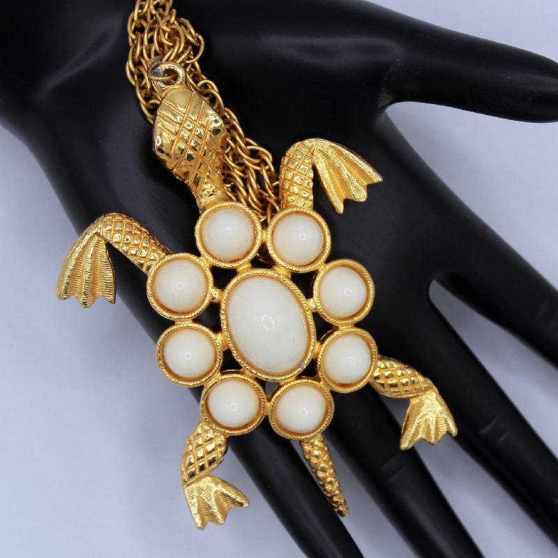 Front view of White(chalk Or Milk) Cabochons Plastic Pendant