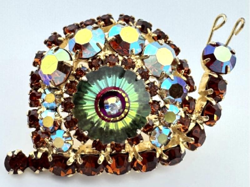 Front view of Topaz Rivoli/Margarita Brooch