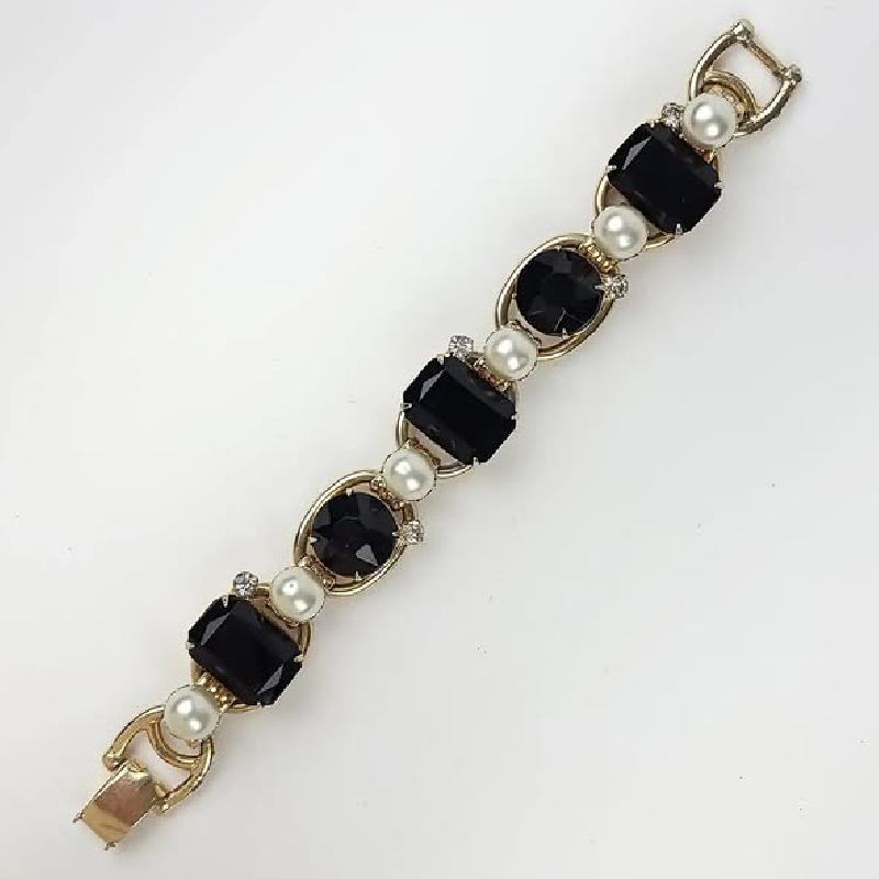 Front view of Black(jet) Emerald Cut Pearl Bracelet 5 Link