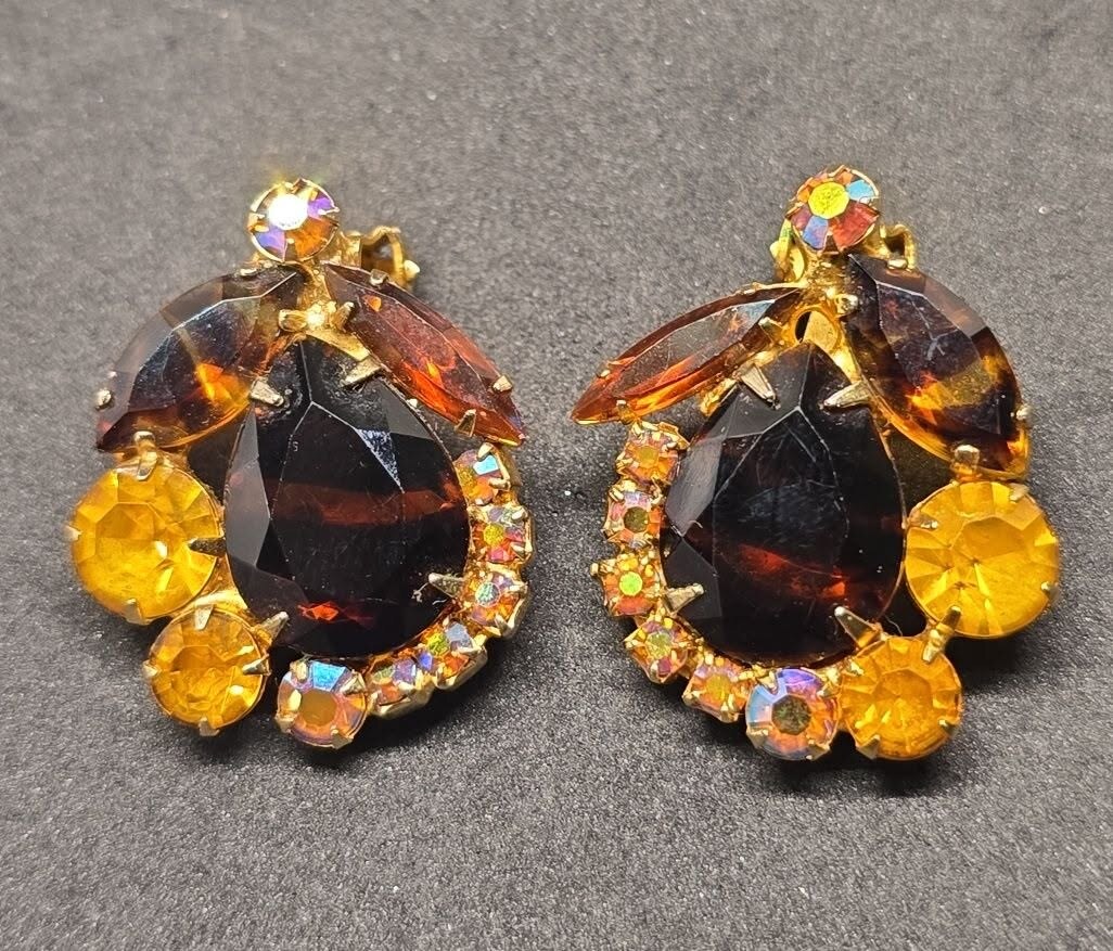 Front view of Topaz Pear Striped Earrings Clip
