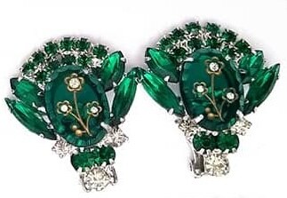 Front view of Green Oval Molded/Cut Earrings Clip