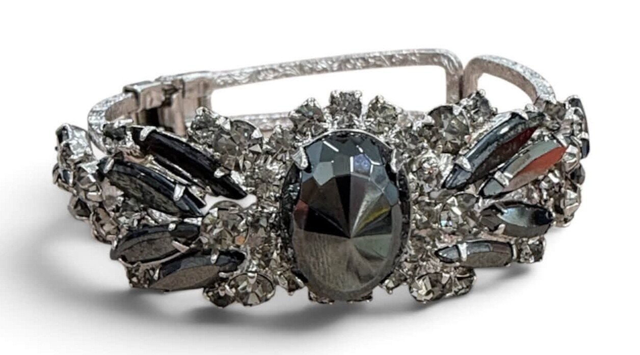 Front view of Hematite Oval Bracelet Clamper