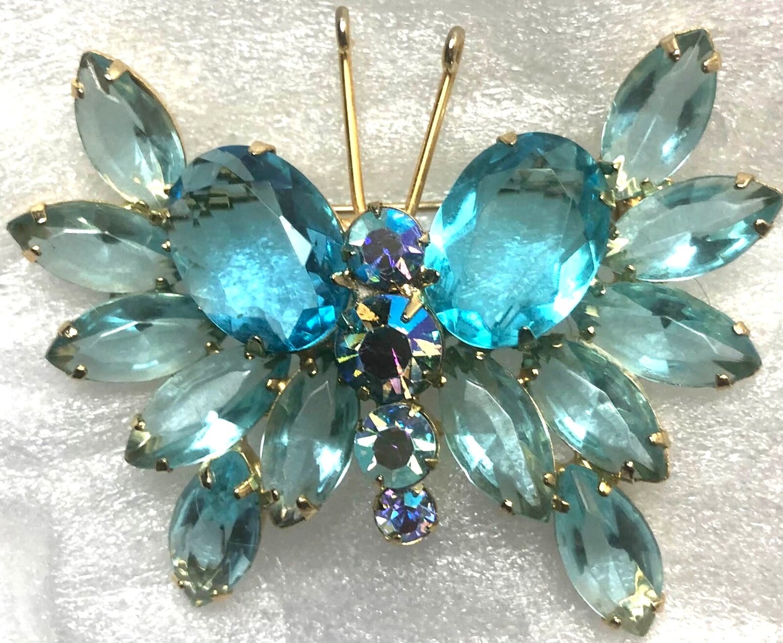 Front view of Turquoise Oval Brooch