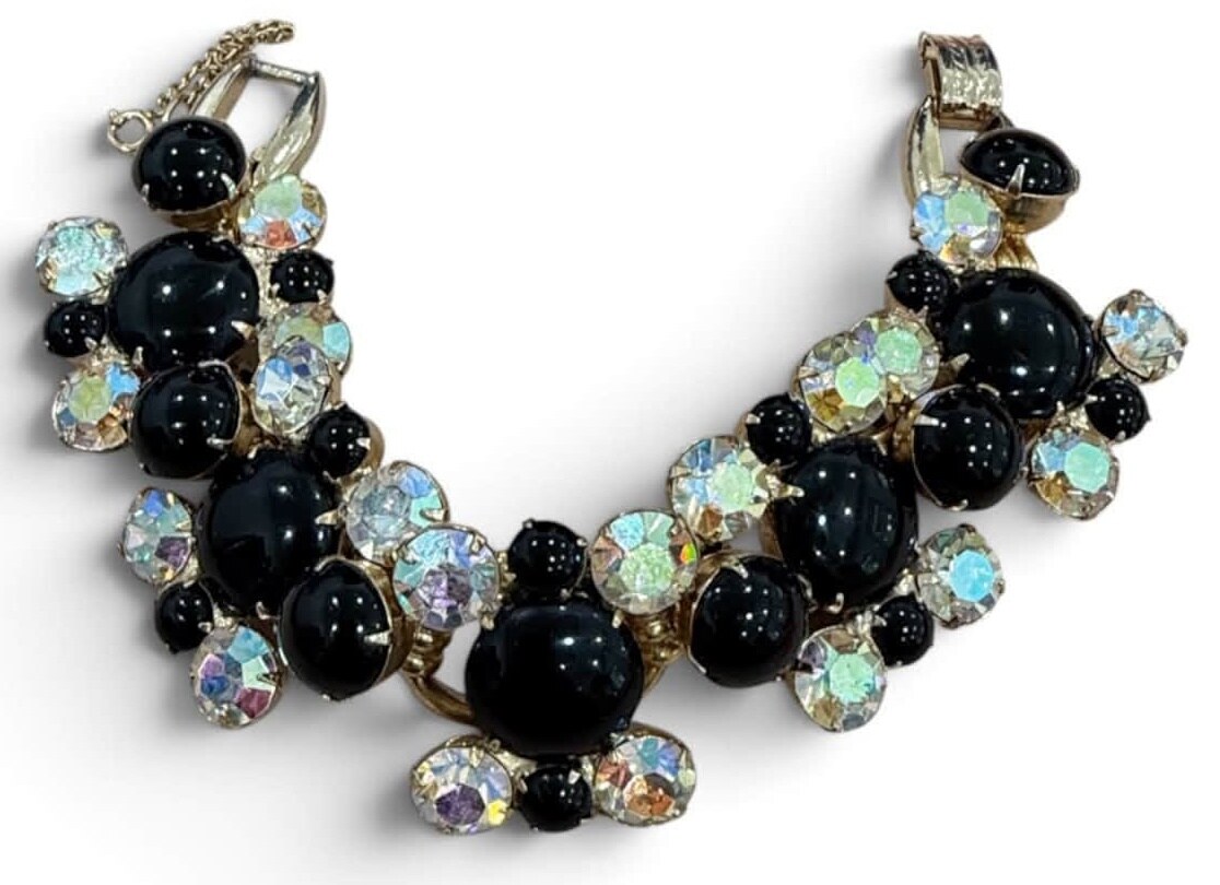 Front view of Black (jet) Cabochons Bracelet 5 Link