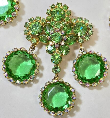 Green Dentelle Pin Pendant