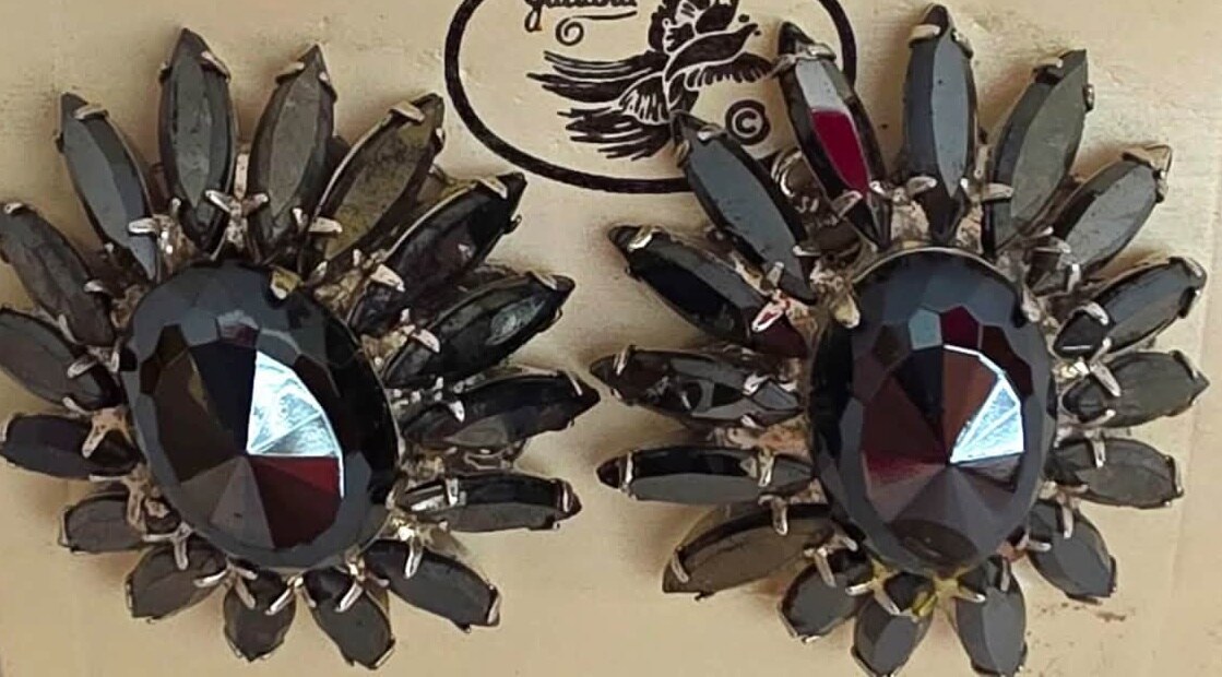 Front view of Hematite Cabochons Molded/Cut Earrings Clip