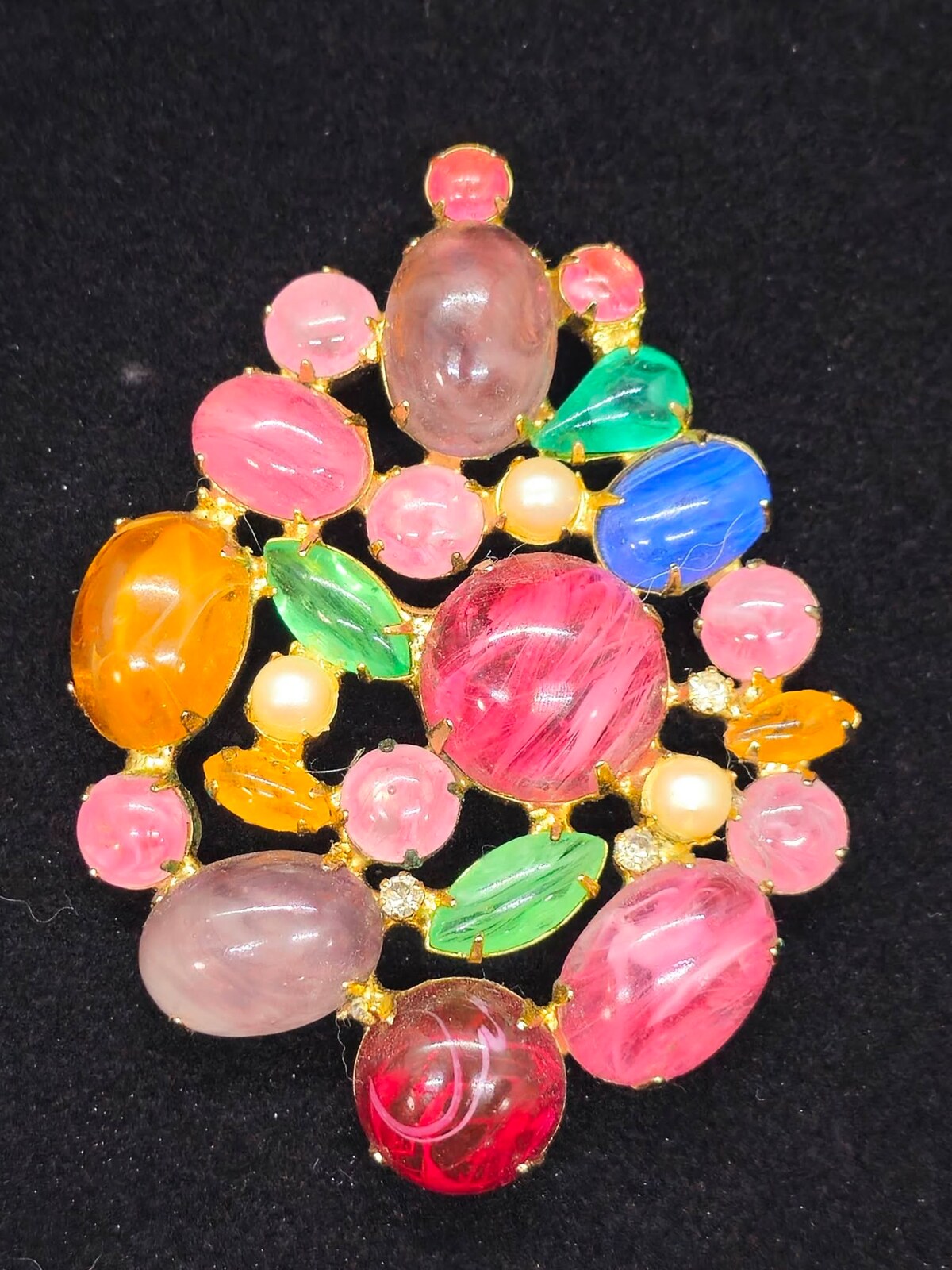 Front view of Pastel Oval Pearl Pendant