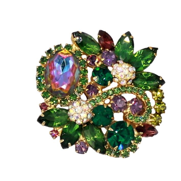 Front view of Green Oval Multi-Color/Shaded Brooch