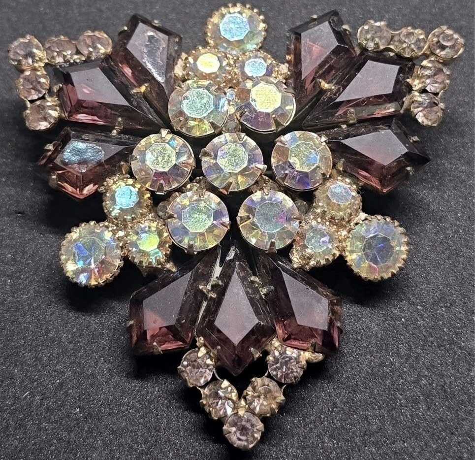 Front view of Purple (cardinal) Kite Frosted Brooch