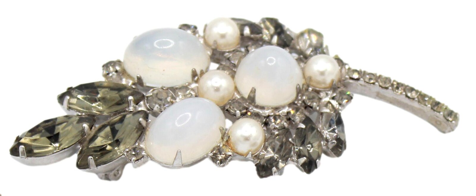 Front view of Gray (black Diamond) Cabochons Plastic Brooch