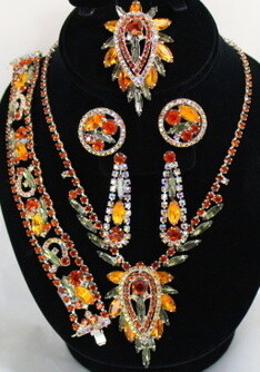 Front view of Fall Navettes Bracelet Flat Push In